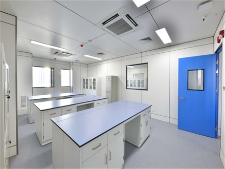 选择合适的实验室操作台，通道和台面2点是核心